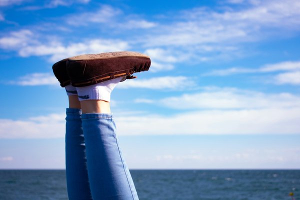 Comment porter des mocassins sans paraître trop décontractée?