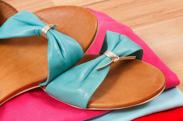 Quels critères pour sélectionner des sandales à talons carrés pour un look estival élégant?